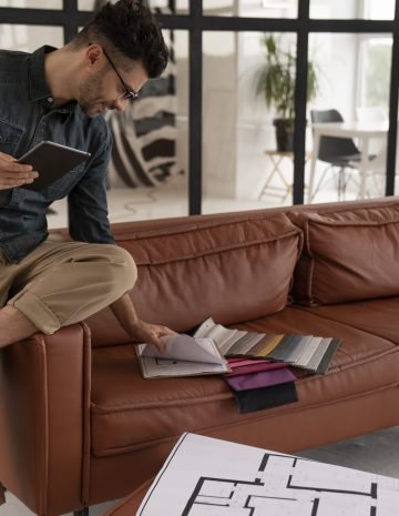 front-view-man-holding-tablet front-view-man-holding-tablet